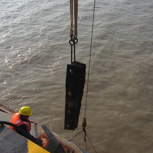 港口码头护舷安装