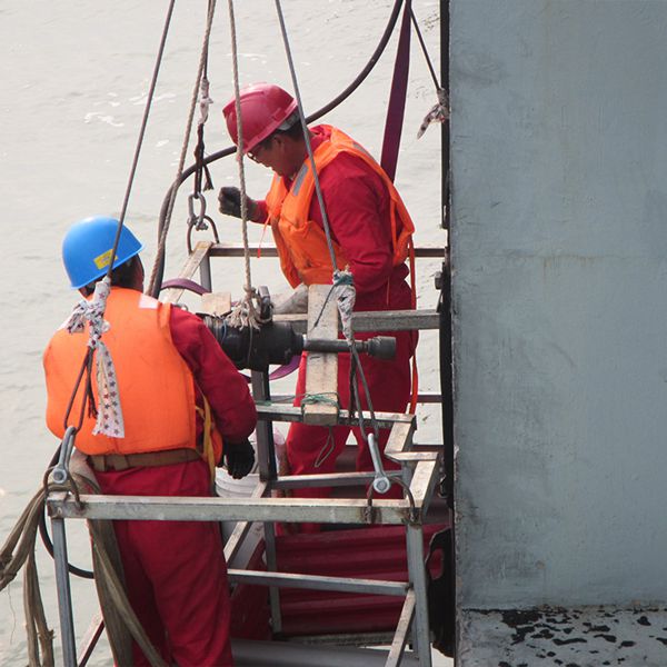 港口码头护舷安装