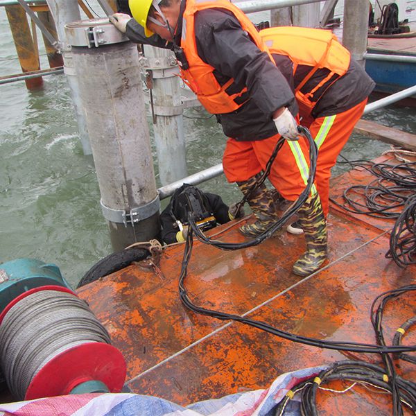 水下钢管桩施工