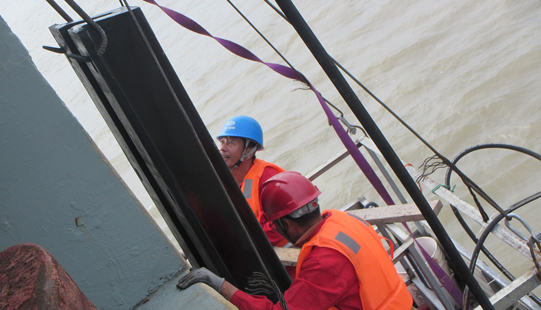 港口码头护舷安装